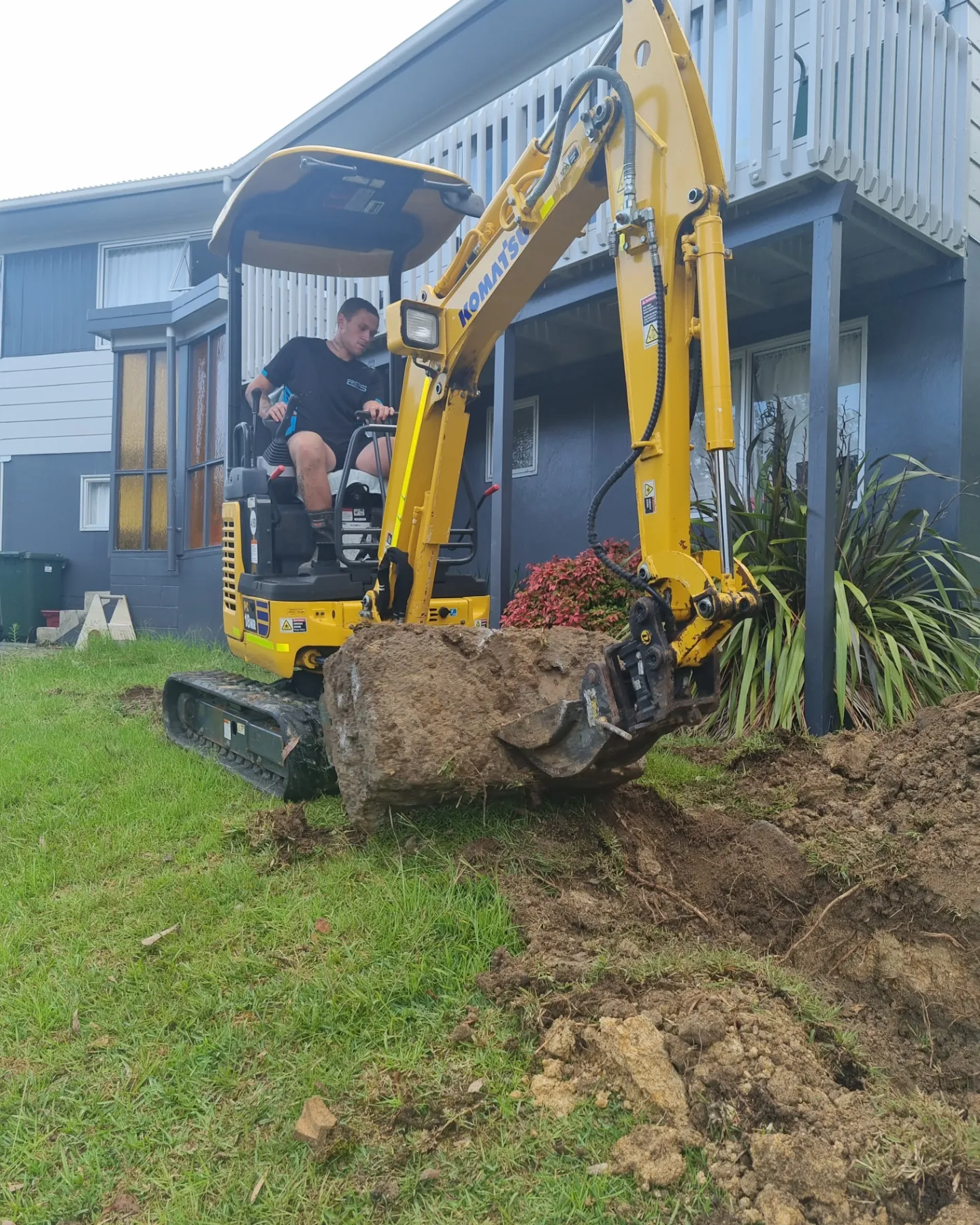 Drainlaying with a mini excavator beside a Whangārei home